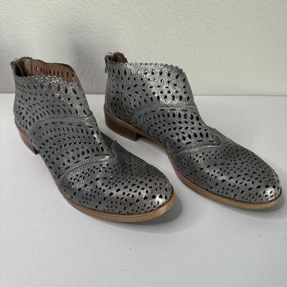 Sundance Women's Gray Eyelet Cut Vera Comma Leather Ankle Boots Size 39 - Picture 3 of 5